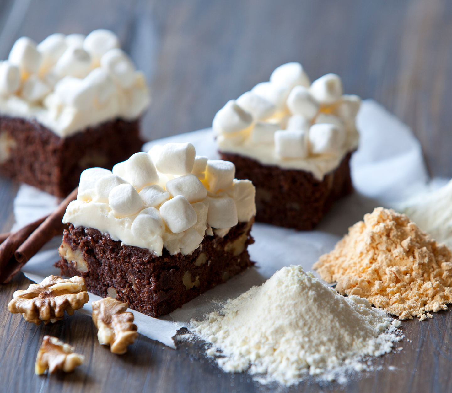 Brownie with Cheese Powder Topping & Marshmallows